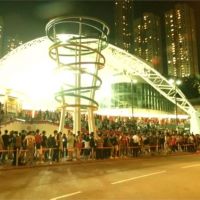 反送中／香港世足外圍賽 港民築人鏈圍球場合唱「願榮光歸香港」