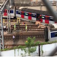 香港鐵路行駛時列車斷裂 八人受傷