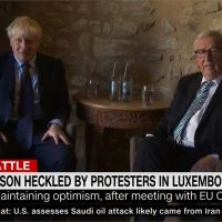 歐盟領袖會談 英相強森遭示威民眾噓聲抗議