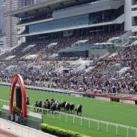 反送中群眾擬赴馬會堵人 香港馬會急停賽