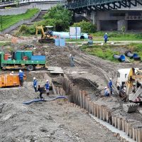 尚志橋震災修繕12月施工　附掛自來水管線先遷