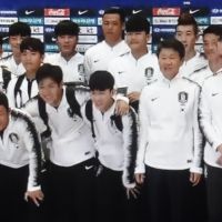 韓足赴平壤參賽 啦啦隊和手機止步門外