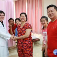 七賢脊椎微創活動支架手術　獲印尼三代華僑信心