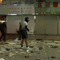 香港三罷警實彈射擊 中彈青年性命垂危