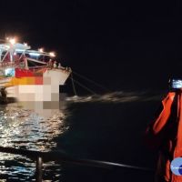漁船摸黑違規拖網作業　布袋海巡隊蒐證送罰