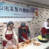 韓國華僑醃製愛心泡菜 分享弱勢群體過冬