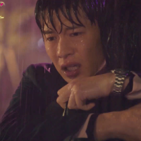 《大叔的愛：機情》田中圭雨中抱緊千葉雄大　溫暖告白：「我沒辦法丟下你」