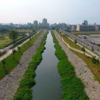鳳山溪沿岸綠化 生態緩坡完工啟用
