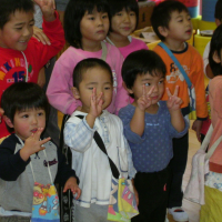 三、四歲的孩子怎麼教？用「正面情緒」取代「不行」！日本媽媽這樣做，教出負責又獨立自主的孩子...
