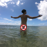 張勛傑大尺度裸泳　表演獨門祕技「飛龍在天」