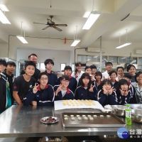 日本高校5度來訪員林農工　學做鳳梨酥了解當地文化特色