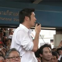 泰國爆五年來最大示威 他納通號召群眾要求總理下台