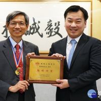 崑山科大周煥銘教授　榮獲中國機械工程學會機械工程獎章