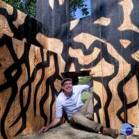 高雄駁二法國駐村藝術家　木雕創作排灣族傳說