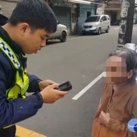 97歲老婦思親外出迷途　平鎮警協助返家