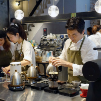 咖啡館密度全球第一、超商每秒賣13杯！直擊台灣年產值800億的「黑金」傳奇
