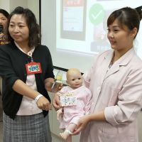 提升母嬰辨識 台南大安婦幼引進新世代母子手圈