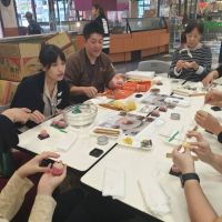 超市扮演美食交流平台   日本三重縣和果子師父來台分享美味訣竅