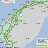 國道塞爆了！回娘家車流加天氣糟  新竹湖口段車速20公里