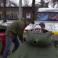 戰鬥民族俄羅斯 迷你「坦克車」成遊樂設施