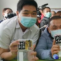 泰山高中研發額溫槍　侯友宜到校鼓勵師生實作成果