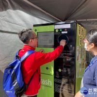 中市環保局引進自動回收機　逛燈會做回收還能賺回饋金
