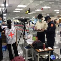 賴峰偉指示警局支援入境旅客體溫檢測　拒測者最高罰1萬5千