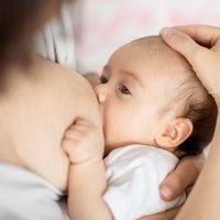 餵母乳對寶寶有好處 研究發現也可降低媽媽早更風險