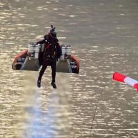 法國噴射人新挑戰 飛至1800公尺創紀錄