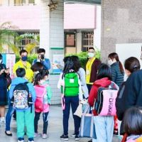 高中以下開學  韓國瑜視察校園防疫  紅外線驚見「熱點」……