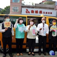 生技業者贈防疫物資　黃敏惠、王美惠擦計程車籲民眾安心