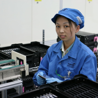 產業鍊中斷、股市重挫,為什麼我們還是傾向將工作外包?