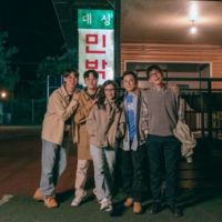 韓劇「機智的醫生生活」方面公開 20年前五人幫初次見面時劇照