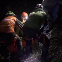 疑失足跌百尺深谷 救難人員尋獲遺體