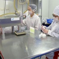 產能全開！歐美搶訂MIT防疫品 乾洗手產線1天製10萬罐