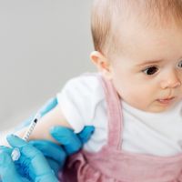 新冠肺炎疫情嚴峻 寶寶可以晚點再打疫苗嗎？