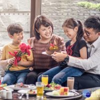 台南大員皇冠酒店　推母親節餐飲優惠專案