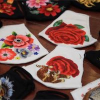 手工縫製三天完工！ 越南傳統刺繡口罩一個台幣630元