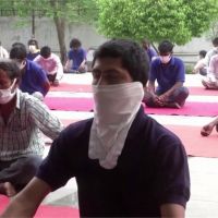印度如何度過封城生活？民眾練瑜伽修身養性