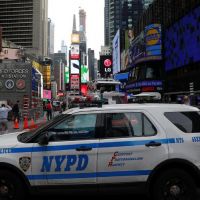 紐約市29員警死於新冠肺炎　降半旗悼「痛苦的時刻」