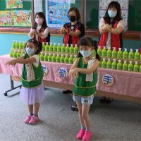 企業家採購2200瓶洗手乳 捐贈三重地區學校