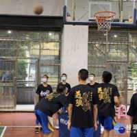 安康籃球隊獲JHBL亞軍　新北教育局長與球員PK投籃分享榮耀