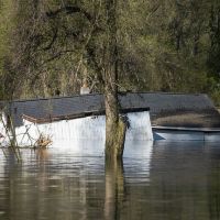 暴雨侵襲 密西根州兩水壩潰堤 上萬人避難