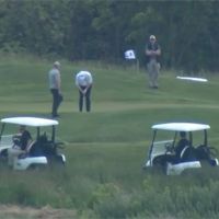 美國連假人潮湧現 川普外出度假打高爾夫