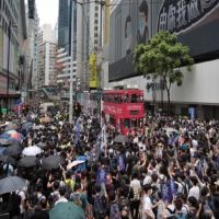 香港週日萬人示威反「港版國安法」陸全國人大今審草案