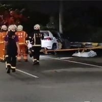 小客車自撞電桿釀3死 1人彈出、2人燒成焦屍