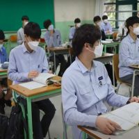 南韓戰戰兢兢 讓高二以下學生復課