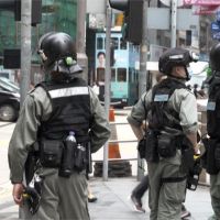港警大動作盤查！香港民眾反國歌法二讀 數十人遭逮捕