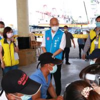 遠洋漁船返港整補  韓國瑜：防疫警戒不容破口