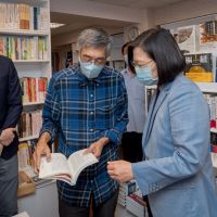 參訪銅鑼灣書店　蔡英文：成立專案工作小組提供香港朋友協助